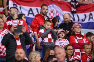 Hrvatski navijaci na stadionu u Bece 3