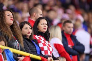 Hrvatski navijaci na stadionu u Bece 4