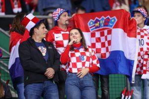Hrvatski navijaci na stadionu u Bece 6