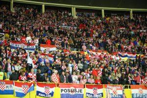 Hrvatski navijaci na stadionu u Bece 7
