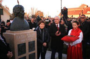 Svecano otvaranje spomenika Kati Soljic i njezinim poginulim sinovima