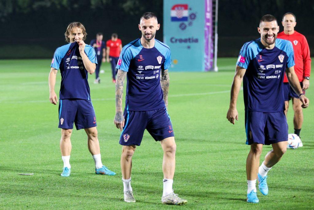 Na slici hravtski vezni red Luka Modrić, Marcelo Brozović, Mateo Kovačić/ Foto: Hina