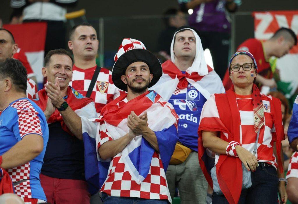 1. Navijaci Hrvatske u Katru na utakmici protiv Brazila