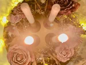 DANAS JE DRUGA NEDJELJA DOŠAŠĆA: Katolici pale drugu svijeću na adventskom vijencu - znate li njezino značenje? DANAS JE DRUGA NEDJELJA DOŠAŠĆA: Katolici pale drugu svijeću na adventskom vijencu - znate li njezino značenje?