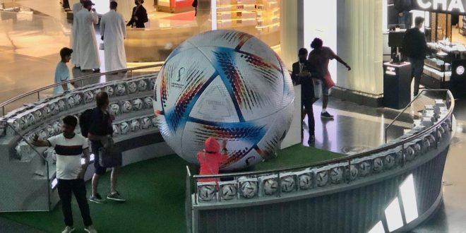 sluzbena lopta SP u Duty Free Shopu u Dohi