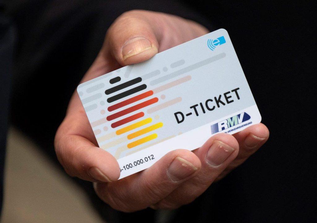 D-Ticket karta (ILUSTRACIJA) / Foto: Boris Roessler/dpa