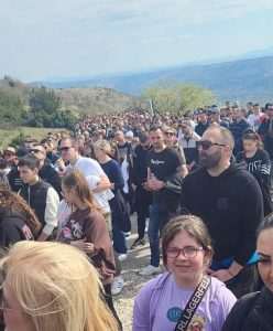 FOTO/VIDEO: Brojni vjernici pohodili Križni put na Humu