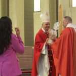 SVEČANO SLAVLJE U OFFENBACHU NA MAJNI: Apostolski nuncij dr. Nikola Eterović podijelio sv. Potvrdu krizmanicima u HKM Offenbach/M