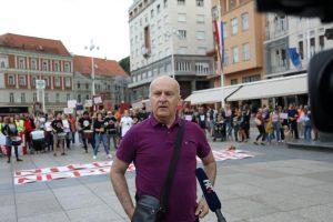 Fred Matic na prosvjedu protiv molitelja krunice