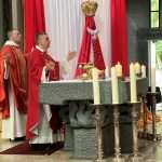 SVEČANO SLAVLJE U OFFENBACHU NA MAJNI: Apostolski nuncij dr. Nikola Eterović podijelio sv. Potvrdu krizmanicima u HKM Offenbach/M