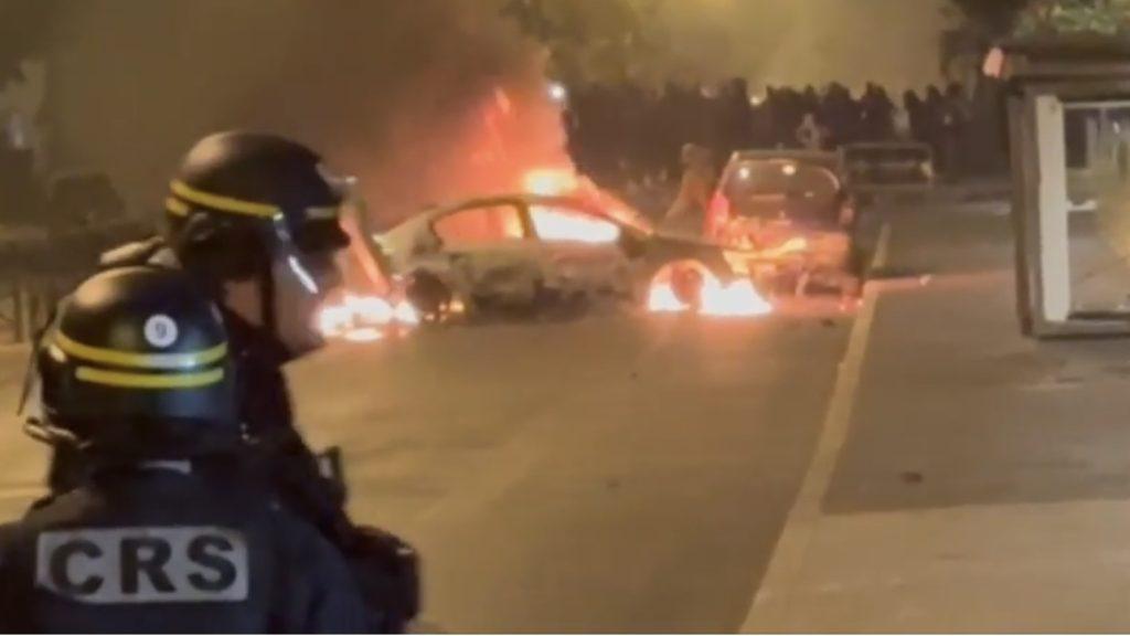 auti u plamenu snage reda pariz