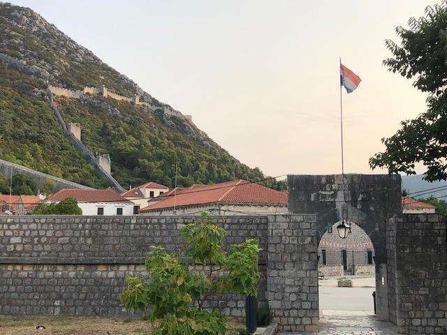 (FOTO) DUBROVNIK: Dubrovačke zidine, duljine 1940 metara, od početka godine obišlo 820 tisuća posjetitelja (FOTO) DUBROVNIK: Dubrovačke zidine, duljine 1940 metara, od početka godine obišlo 820 tisuća posjetitelja