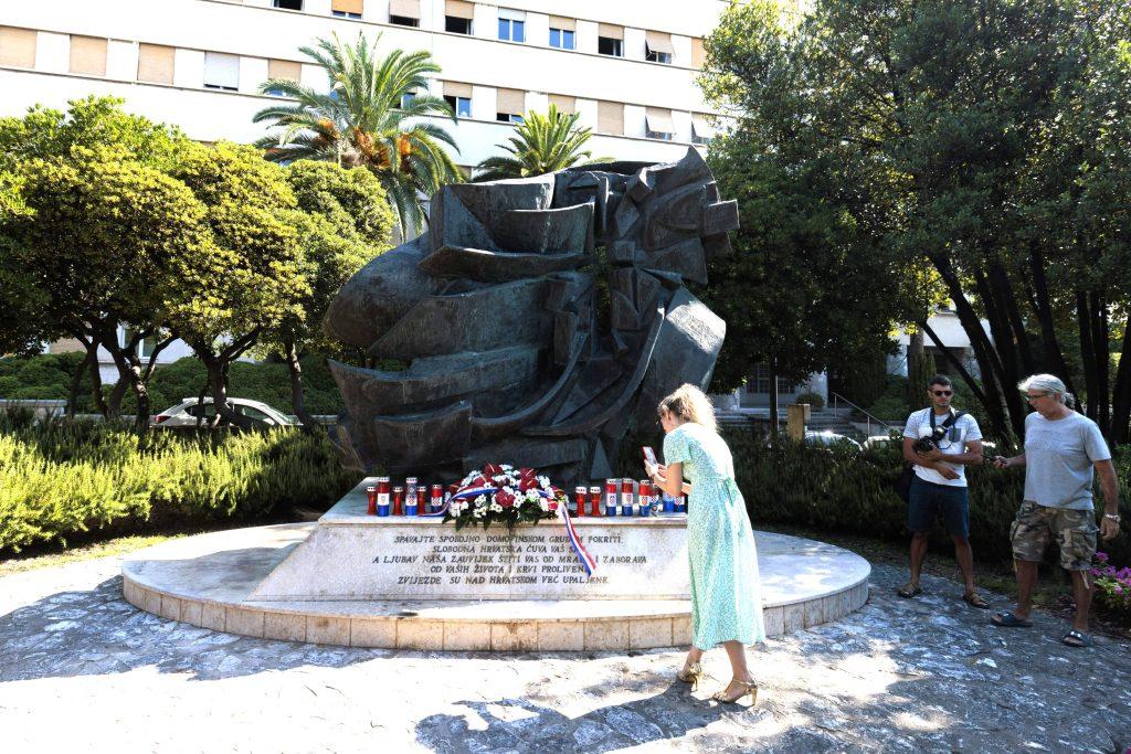 Polaganje vijenaca u Parku hrvatskih branitelja u