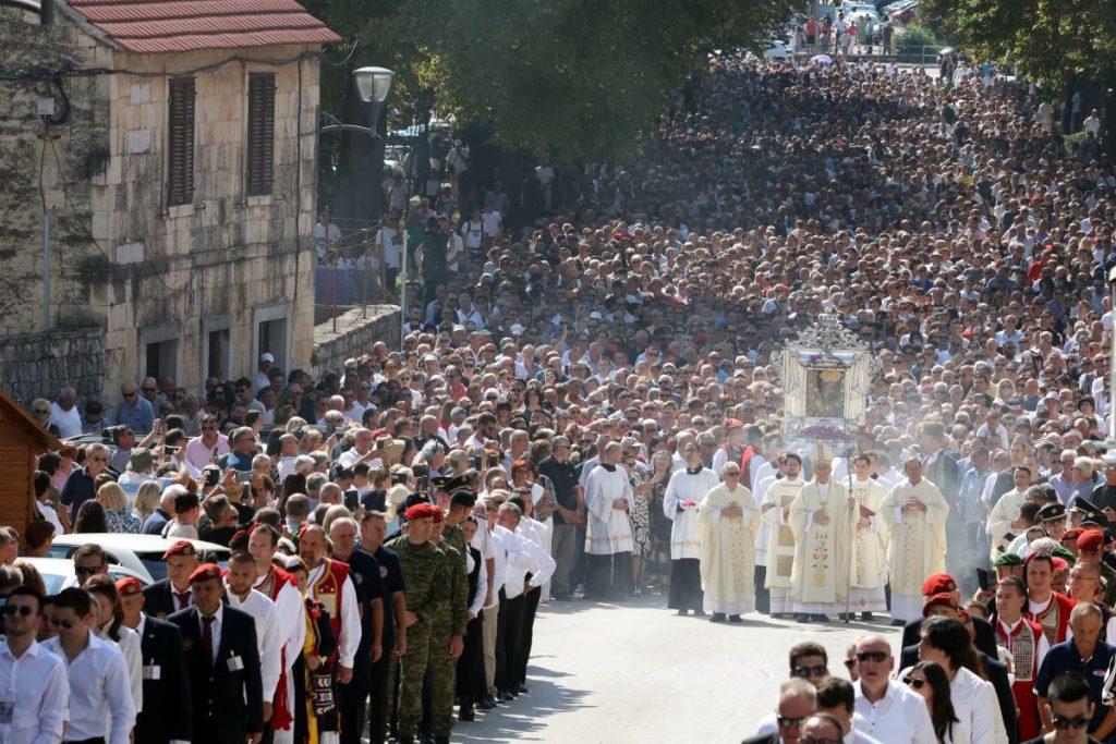 Procesija ulicama Sinja za blagdan Gospe Sinjske u