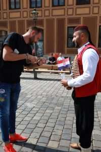 HRVATI SUDJELOVALI U ŽIVOPISNOM SPEKTAKLU U AUGSBURGU: Hrvatski ples, tradicija i kultura u šarenoj povorci