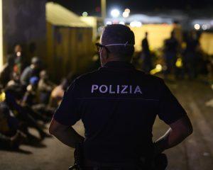 Talijanski policija na Lampedusi