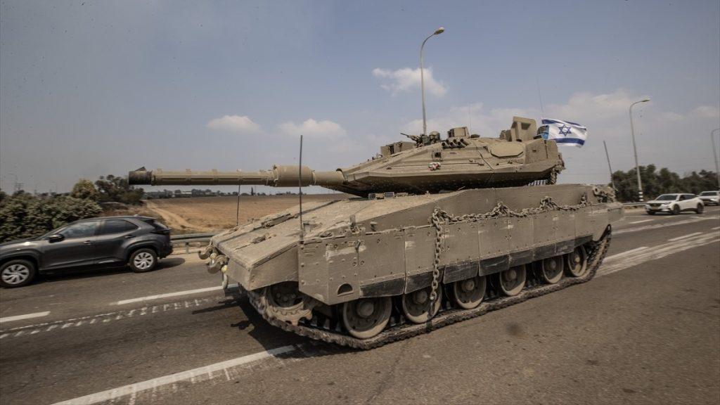 Izraelski tenk krece prema Gazi AA