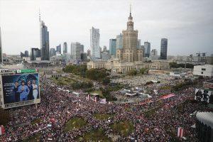 Prosvjed Poljaka u Varsavi 1U