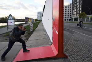 AA 20231108 32735505 32735472 PROSLE SU 34 GODINE OD PADA BERLINSKOG ZIDA DOGADAJ KOJI JE OZNACIO KRAJ HLADNOG RATA