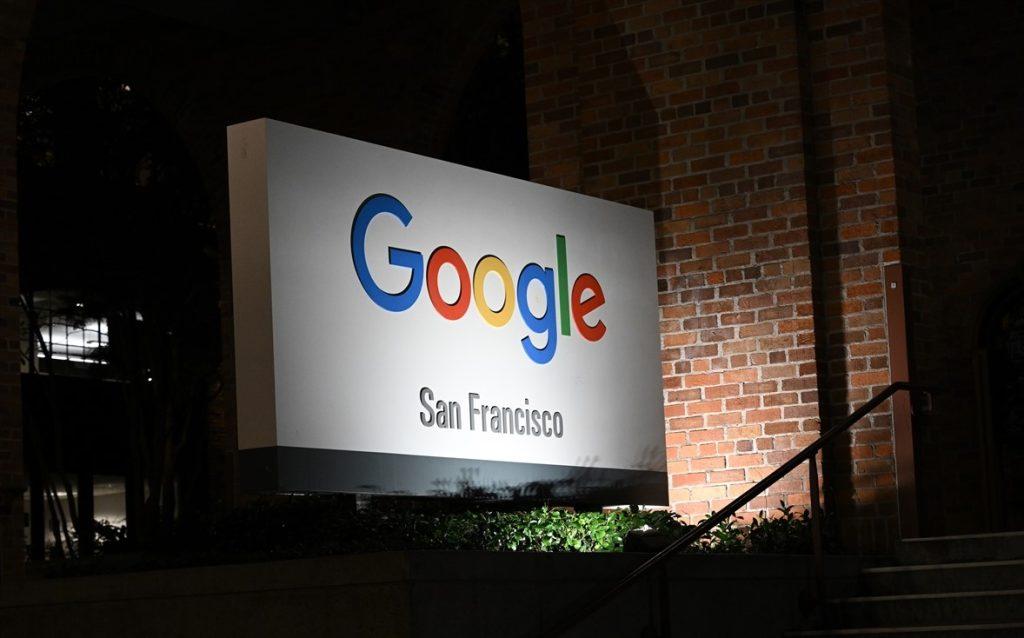 Natpis Google ispred ureda kompanije u San Francuscu / Foto: Anadolu