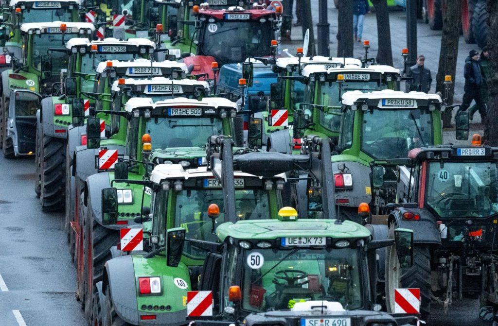 BERLIN: Otvoreno je pitanje je li prosvjed njemačkih poljoprivrednika  završio kad Vlada brani mjere štednje, a obećava samo neke olakšice - Fenix  Magazin