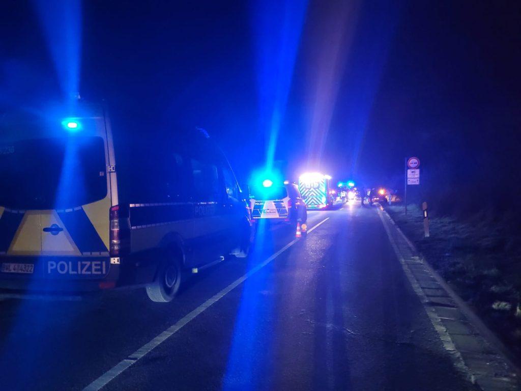 prometna nesreca vozilo hitna policija noc