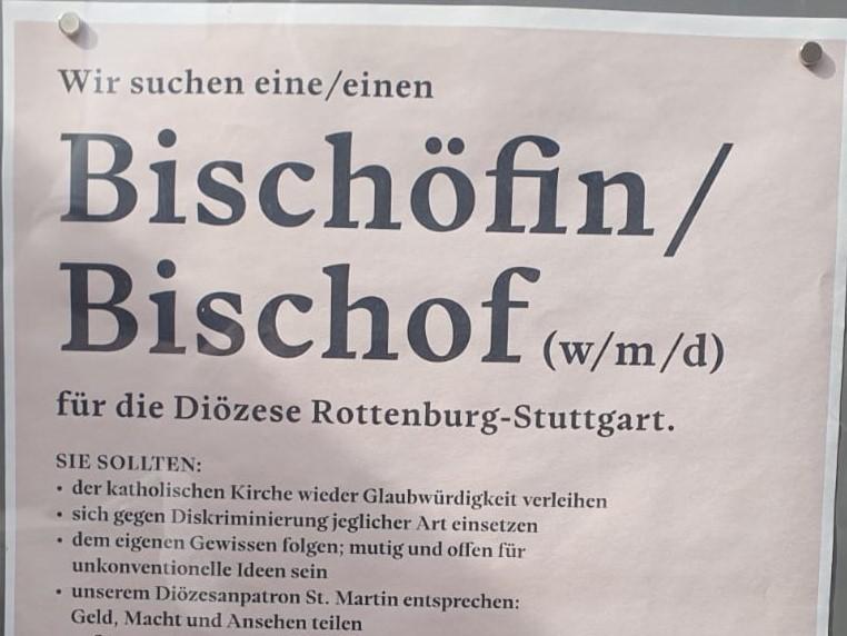 Plakat postavljen unutar župnog oglasnika na zidu ispred crkve Liebfrauen u župi Bad Cannstatt u Stuttgartu / Foto: Fenix (SIM)