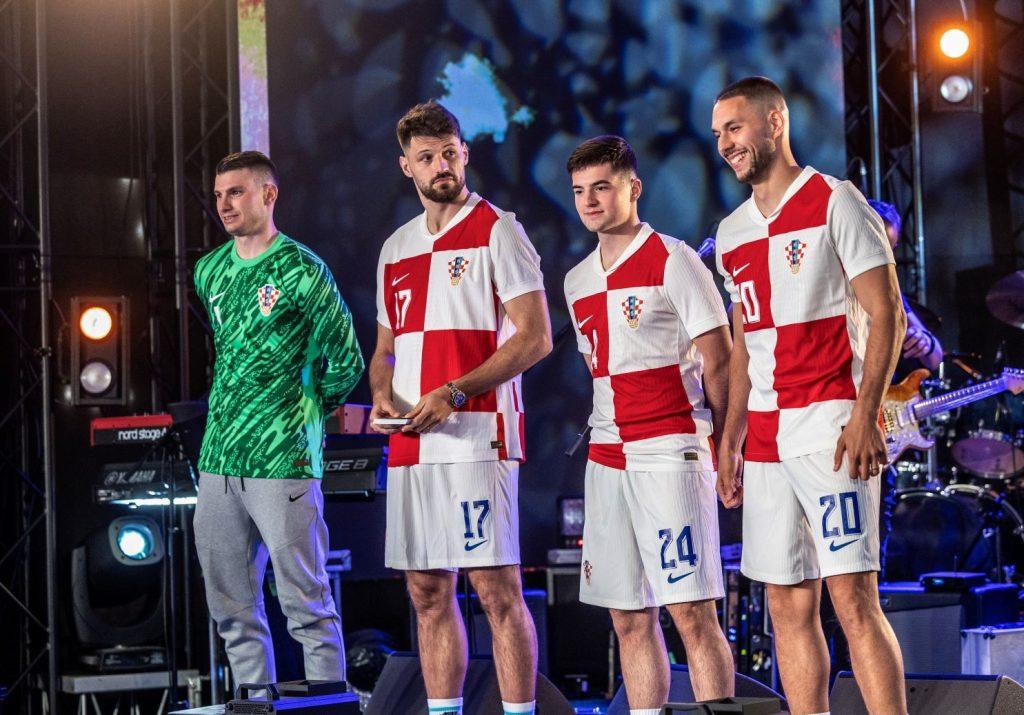 Novi dres hrvatske nogometne vrste / Foto: Hina