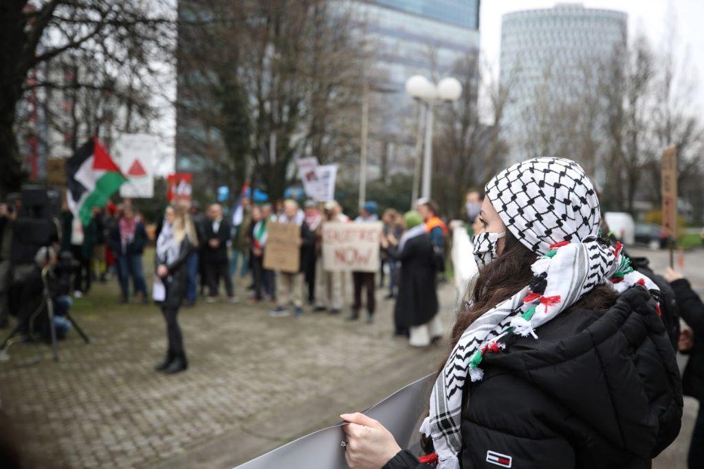 Inicijativa za slobodnu Palestinu organizirala je u nedjelju prosvjednu akciju ispred izraelskog veleposlanstva u Zagrebu / Foto: Hina