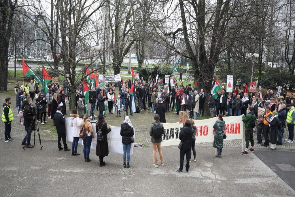 Inicijativa za slobodnu Palestinu organizirala je u nedjelju prosvjednu akciju ispred izraelskog veleposlanstva u Zagrebu / Foto: Hina