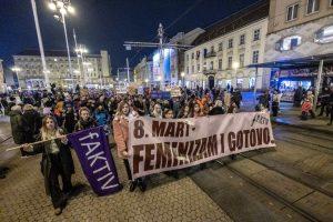 Plakat nošen tijekom noćnog marša u povodu Međunarodnog dana žena, 8. ožujka u Zagrebu pod nazivom "Feminizam i gotovo" / Foto: Hina