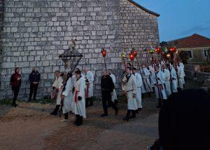 Predsjednik Vlade RH Andrej Plenković sudjelovao je na Veliki Četvrtak u procesiji Za križen u Svirču, na otoku Hvaru / Foto: Fenix (SIM)