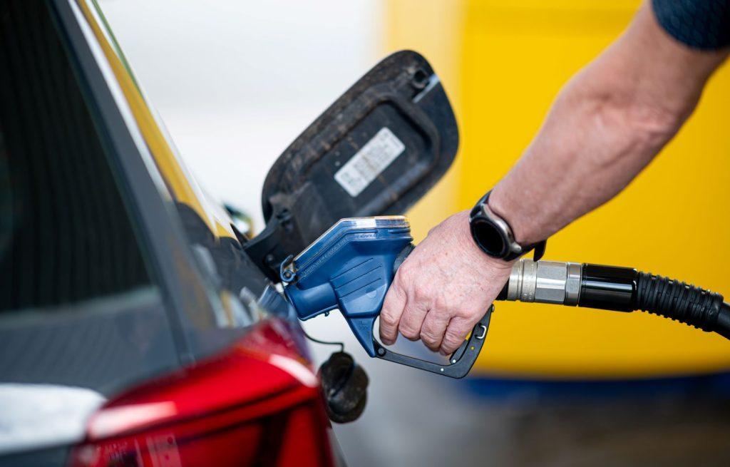 Rast potrošnje benzina u Njemačkoj / Foto: Daniel Reinhardt/dpa