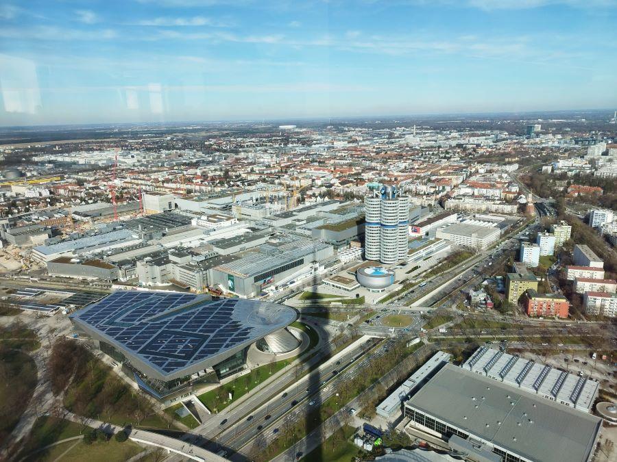 Pogled na München i zgradu BMW-a / Foto: Fenix (MD)