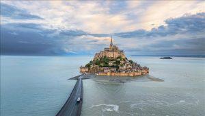 Mont Saint Michel je jedna od najposjećenijih turističkih atrakcija u Francuskoj izvan Pariza / Foto: Anadolu