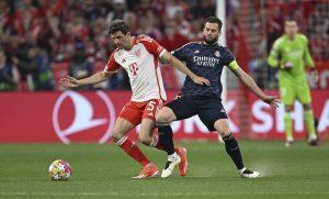 Thomas Mueller i Nacho u duelu / Foto: Anadolu