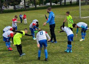 Igrači U-10 nogometne momčadi Croatije München na zagrijavanju / Foto: Fenix (SIM)