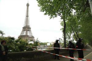 Francuska policija, blokada konzulata