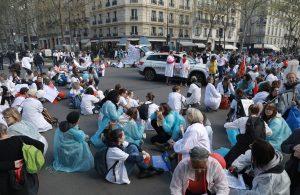 Prosvjed medicinskih sestara u Parizu / Foto: Anadolu
