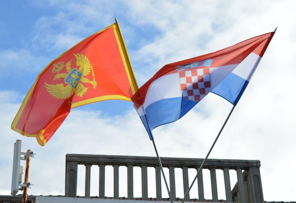 Crnogorska i hrvatska zastava (ILUSTRACIJA) / Foto: Fenix (B. Proročić)