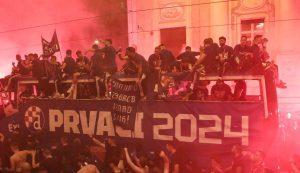 Pred više desetaka tisuća navijača, nogometaši zagrebačkog Dinama su na Trgu bana Josipa Jelačića proslavili 25. naslov u Hrvatskoj / Foto: Hina