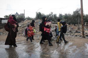 Palestinci napuštaju Rafah / Foto: Anadolu