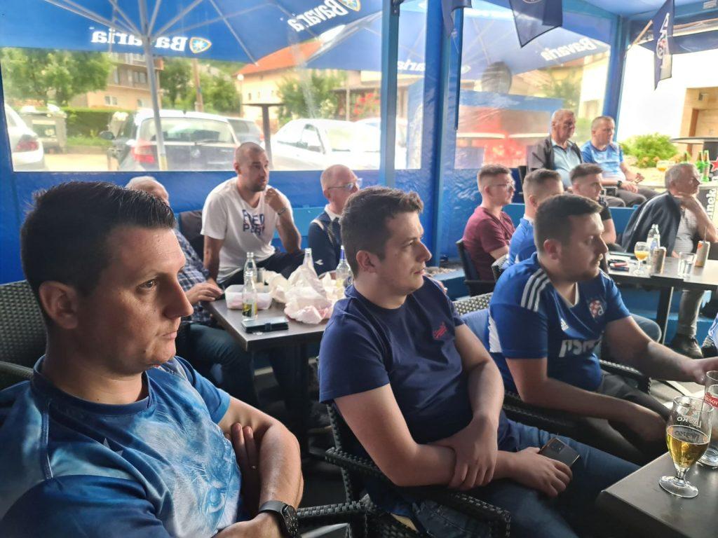 Dinamo navijači slave u Vitezu