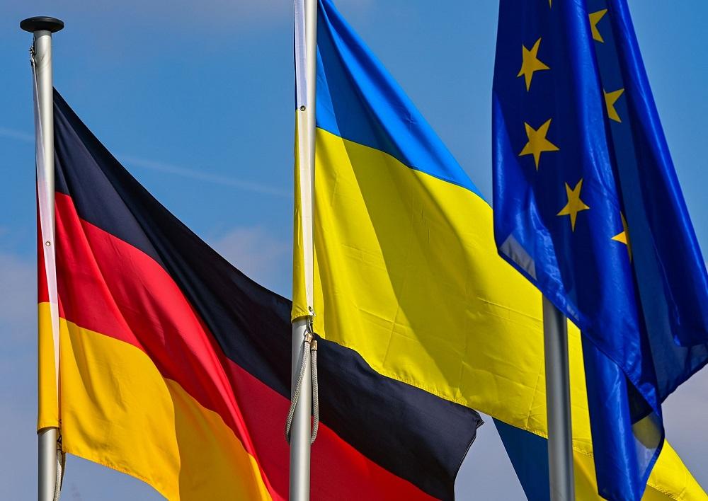 Zastave Njemačke, Ukrajine i EU / Foto: Patrick Pleul/dpa-Zentralbild/dpa