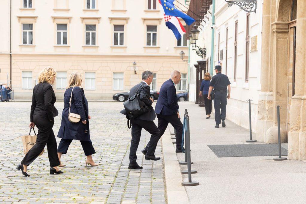 Dolazak zastupnika manjina u Banske dvore / Foto: Hina