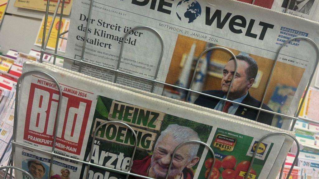 Izlog njemačkih novina / Foto: Fenix (SIM)