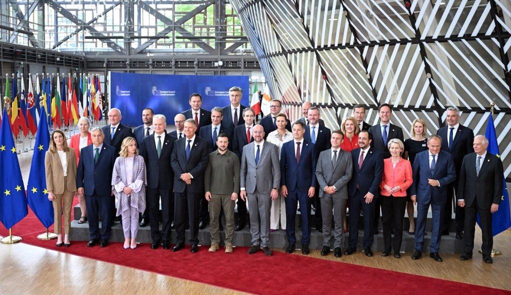Zajednička fotografija čelnika EU u Bruxellesu sa ukrajinskim predsjednikom / Foto: Anadolu