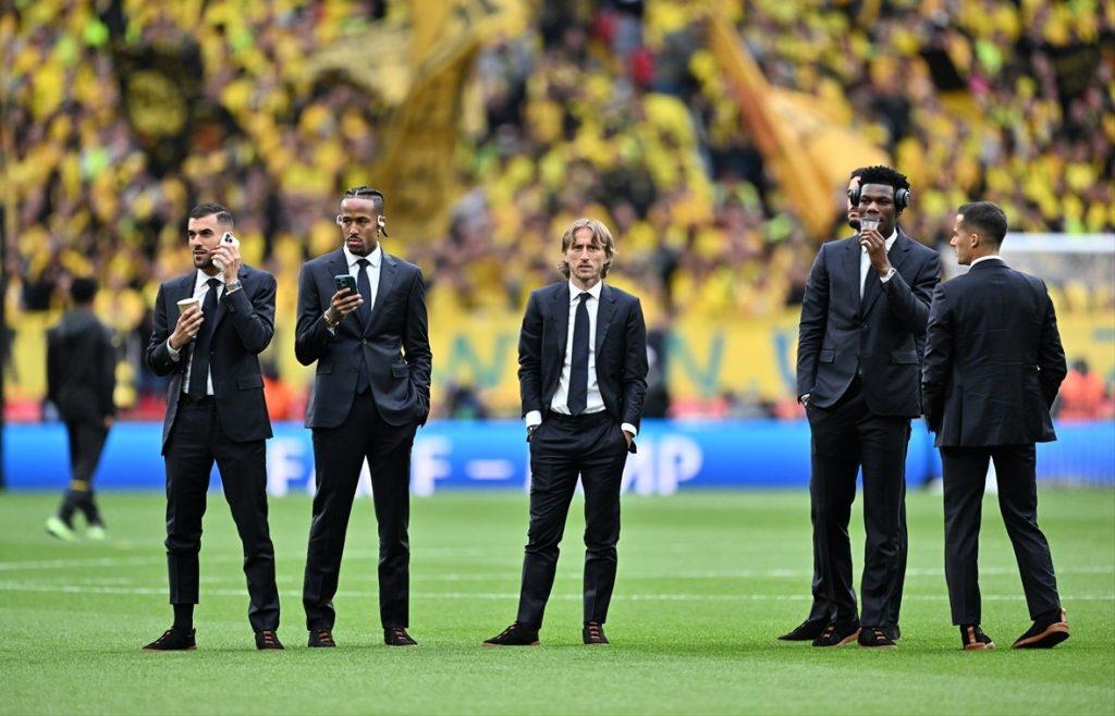 Luka Modrić sa suigračima na stadionu u Londonu pred utakmicu Lp između Reala i Borussije (D) / Foto: Anadolu