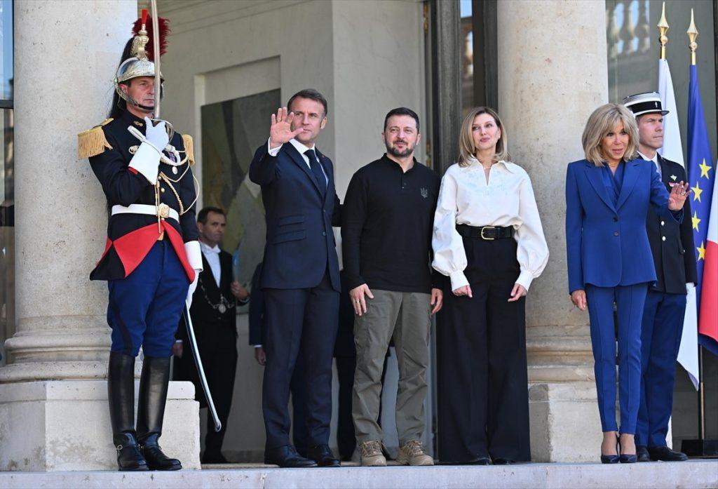 Francuski predsjednik Emmanuel Macron i ukrajinski predsjednik Volodimir Zelenskij sa suprugama u Parizu / Foto: Anadolu