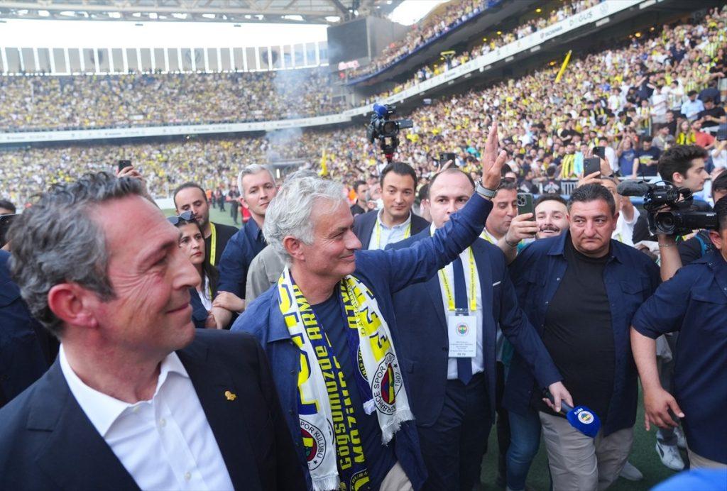 Slavni portugalski trener Jose Mourinho stigao je u Istanbul / Foto: Anadolu
